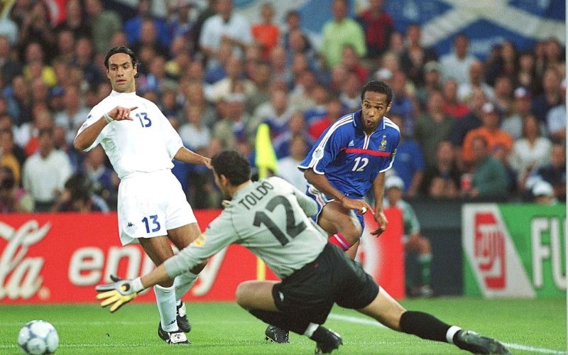 sự nghiệp thierry henry và phong cách ghi bàn toàn diện